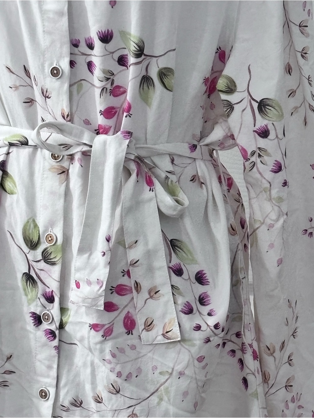 ⚪️⚪️Floral Button-Front Belted Robe in Cream with Pink Floral Print - Picture 3 of 11